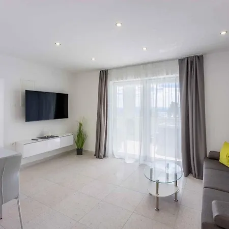 In 42951 * Crikvenica