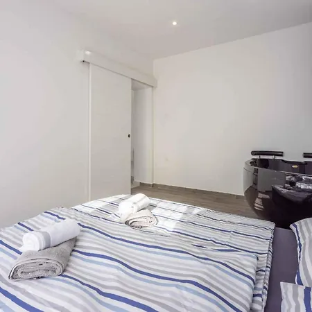 In 42951 * Crikvenica